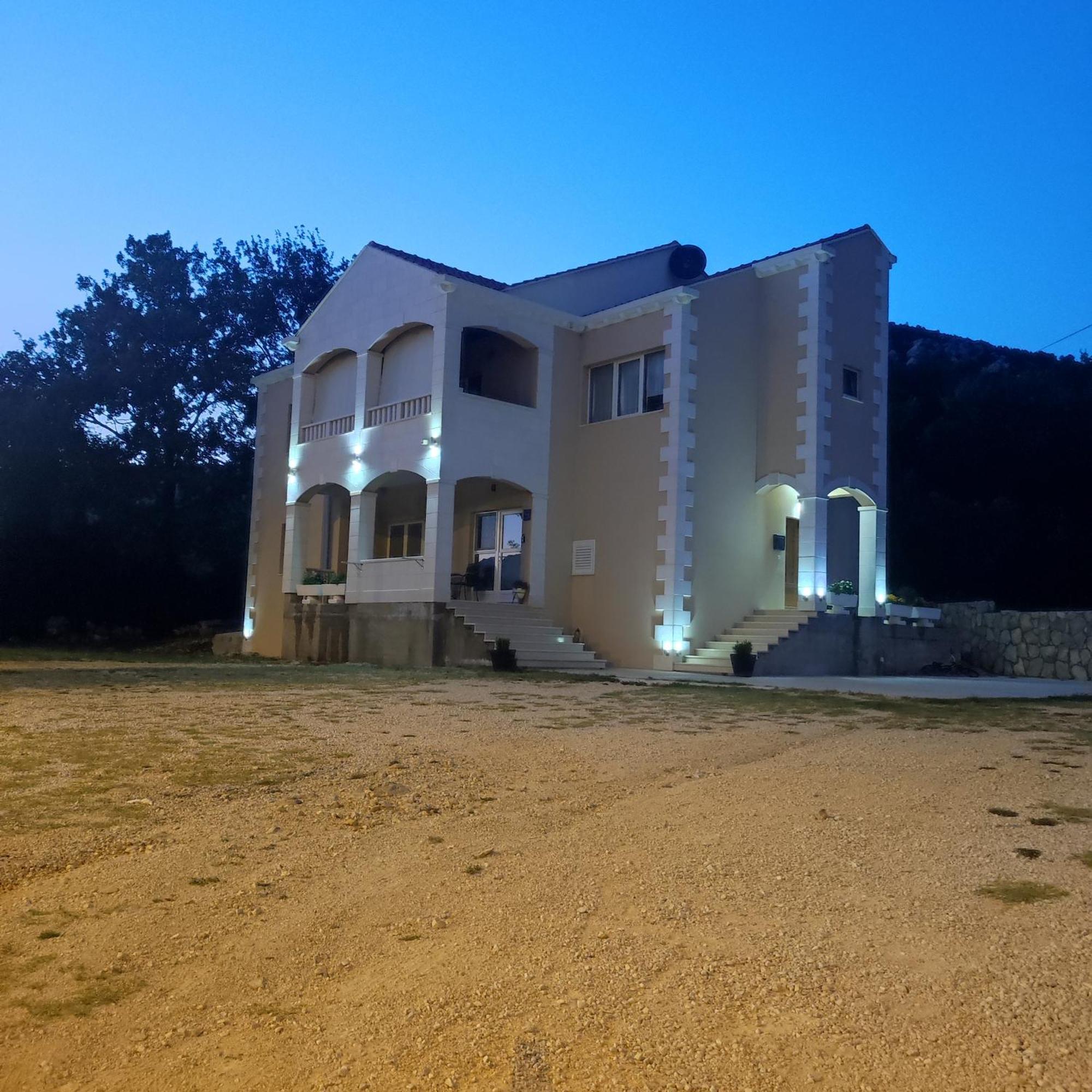Ivano Daire Ston Oda fotoğraf